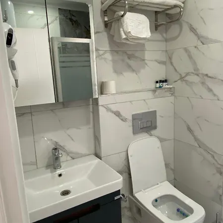 Ξενοδοχείο Royal Homes 704 *