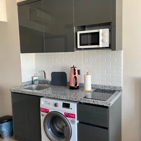 Ξενοδοχείο Royal Homes 704 *