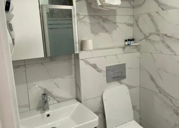 酒店 Royal Homes 704 *