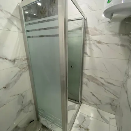 Royal Homes 704 فندق
